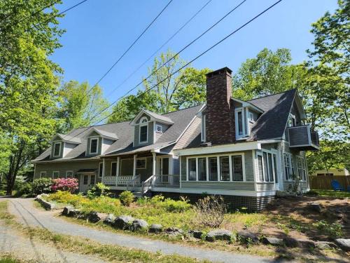 Lamoine Beach Casa | Acadia Lobsterman's Coastal Farmhouse