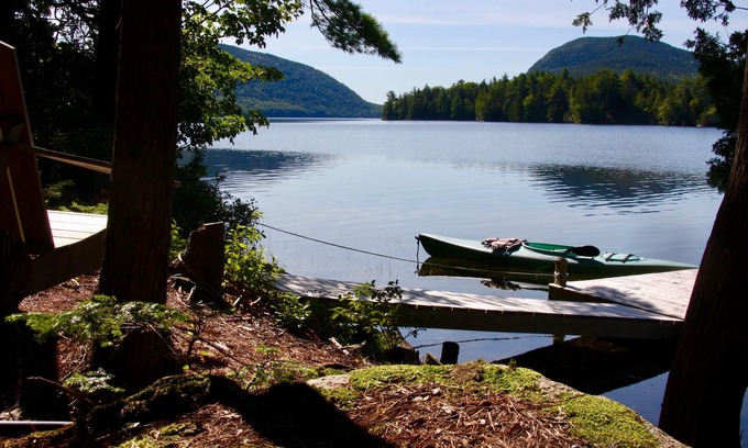 Mount Desert Cabaña | Prime Waterfront Long Pond Modern Cottage con muelle