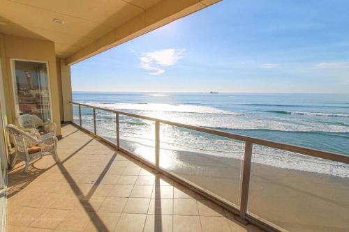 Villa del Mar Apartamento | ACCESS - BEACH Penthouse PAPAS and BEER 2 miles WIFI