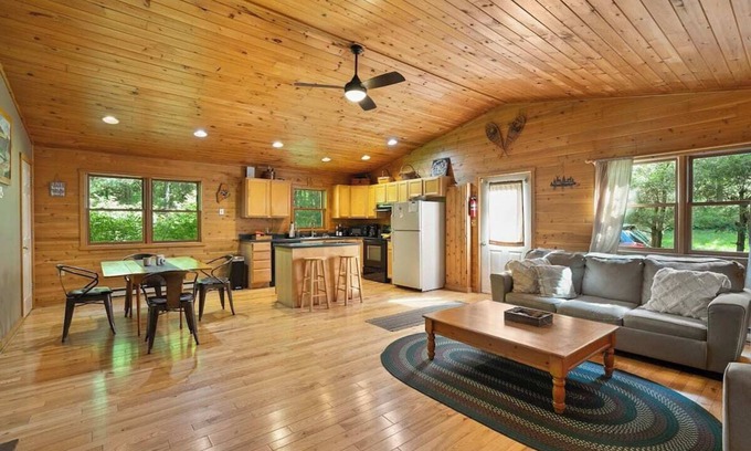 North Glade Hills Cabina | El acceso al lago desde Cozy Seclusion- 3 Acres, Camino privado, Canoa