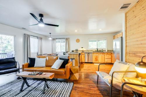 Groveland Casa | Access to Pine Mountain Lake Family Cabin with Deck