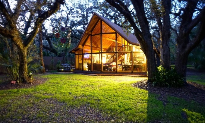 Hernando Cabina | Esta cabaña es un 3 dormitorio (s), 1 baños, ubicado en Hernando, FL.
