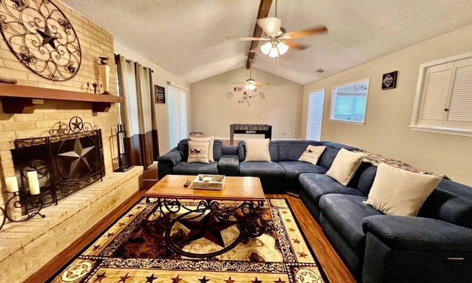 North San Antonio - SAT Cabaña | Accessible 3BR Northern Hills Insurance Housing Fast Wi-Fi W/D Long Stay