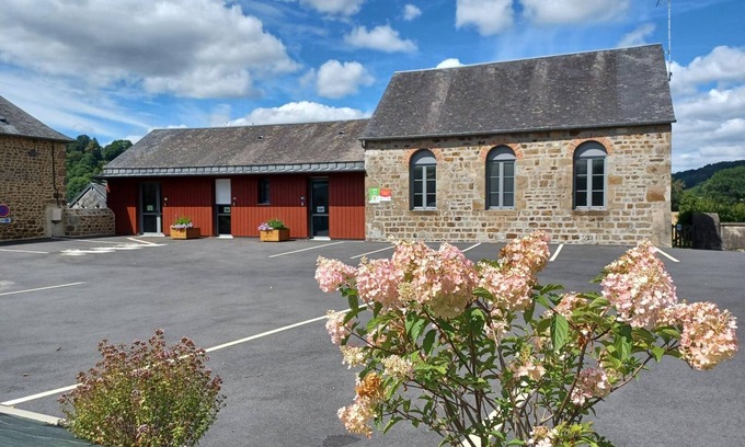 Lonlay-l'Abbaye Apartamento | Accessible cottage for disabled, ideal for hikers and families