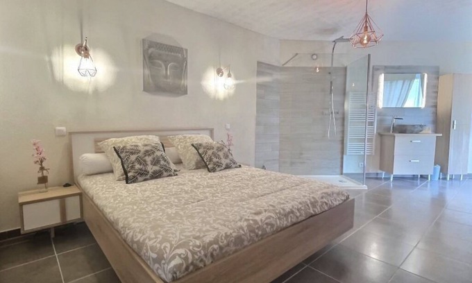Le Cannet-des-Maures Apartamento | Accommodation with swimming pool