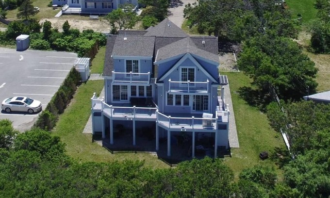 Dennis Casa | Tiene capacidad para 12 huéspedes con vistas a la bahía de Cape Cod, 6 BD / 6 BTH
