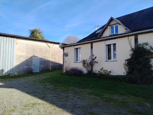 Saint-Pardoux-Corbier Apartamento | accommodation à la ferme