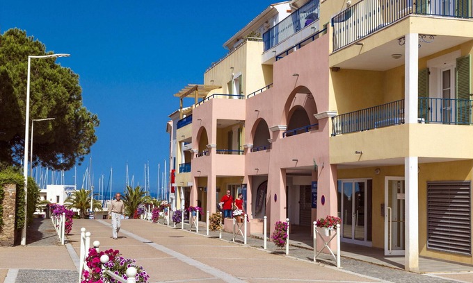 Solaro Apartamento | Accommodation in Solenzara, air conditioning, balcony, pool, near the beach, T6
