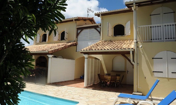 Sainte-Anne Apartamento | Apartamento con terraza, piscina en residencia atractiva cerca de las playas.