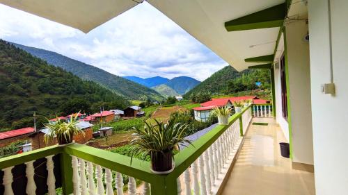 Bomdila Casa | Accomoon hillside homes