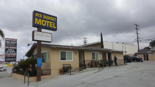 College East Hotel | Ace Budget Motel