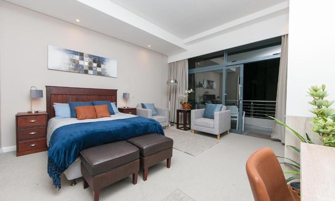 Menlyn Apartamento | Ace Location walk to Sun Arena & Menlyn CBD WiFi Self Catering