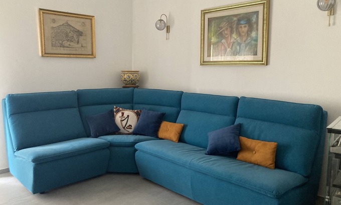 Aci Castello Apartamento | Acicastello Center. WiFi, Air Conditioning, 2 Baths