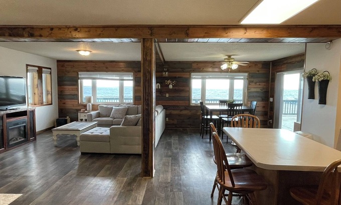 Devils Lake Casa | "Ackerman Lakeside" - 3 Story, 4 Bed, 3 Bath