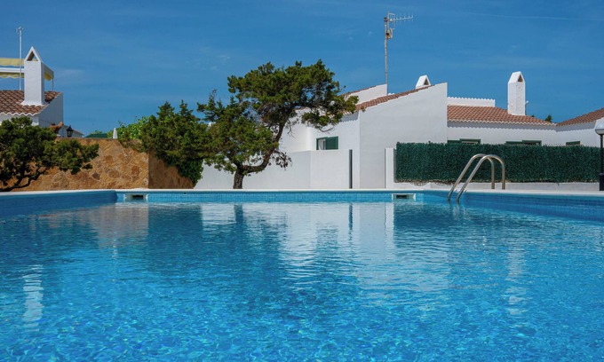 Cap d'Artrutx Chalet De Esquí | ACOGEDOR APARTAMENTO EN CALAN BOSCH CON PISCINA COMUNITARIA
