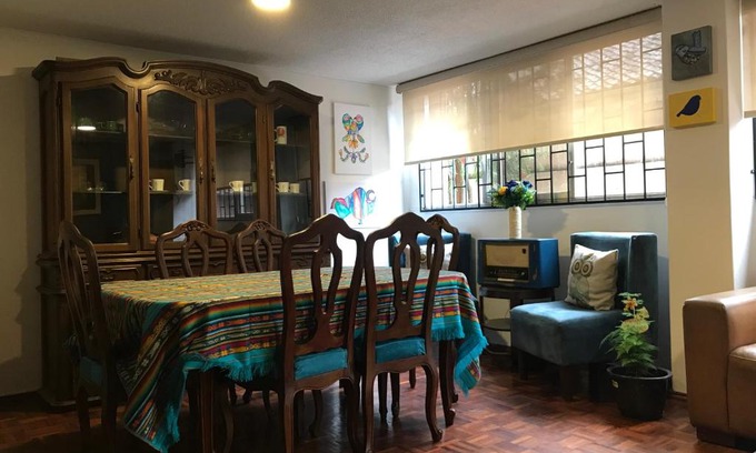 La Mariscal Apartamento | Acogedor Apartamento completo, x Universidad Católica, Quito