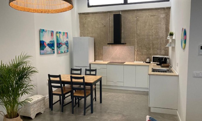 Tiro de Linea-Santa Genoveva Apartamento | Acogedor apartamento en semisótano con patio y cerca de la Plaza de España