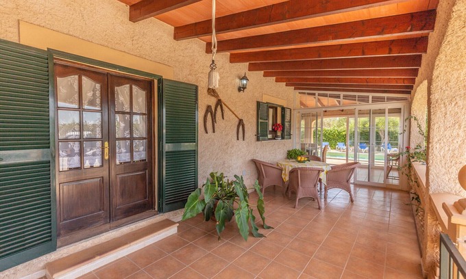 Lloseta Chalet De Esquí | Acogedora finca con piscina