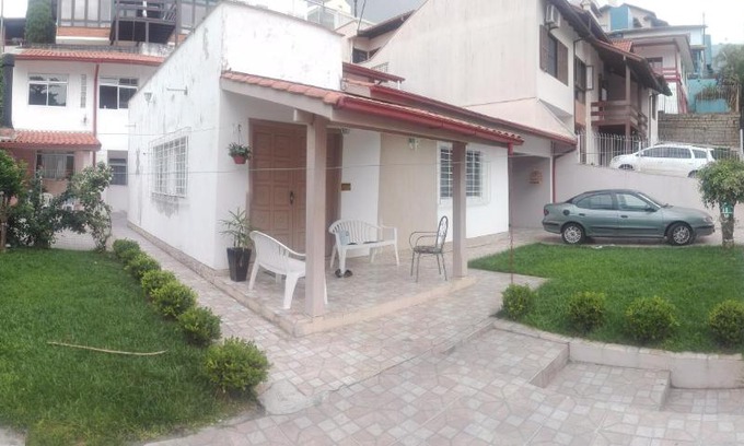 Coqueiros Apartamento | Aconchegante Kitnete 1 dormitorio ,100. m do mar Florianopolis