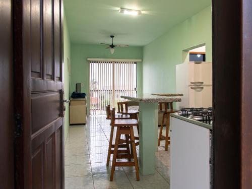 Ubatuba Apartamento | Aconchego a 150 metros da praia GR4859