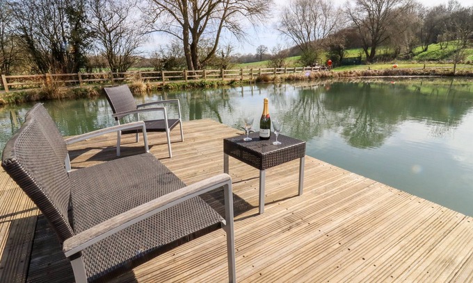 Thorpe Cabaña | Acorn Lodge At Bridge Lake Farm & Fishery