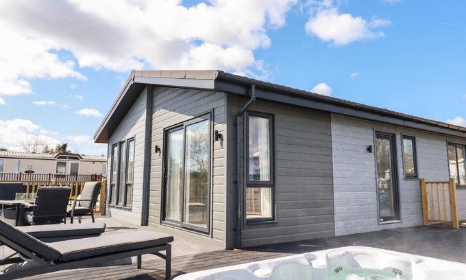 Redruth Casa | Acorn Lodge