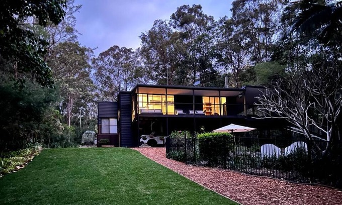 Elanora Casa | Acreage 5 Bedroom Home Close to Beach Gold Coast