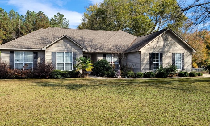 Aiken Casa | Acreage with pool in town