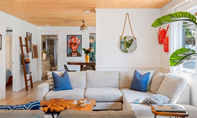 Leamington Casa | Across From Seacliff Beach & Park...The Perfect Lake getaway