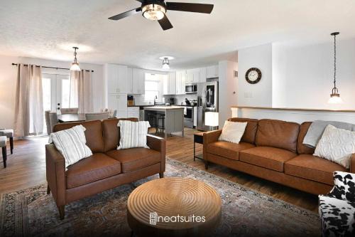 Williamstown Casa | Across from the Ark - Sleeps 8