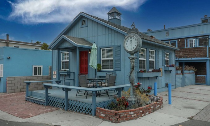 Santa Ana Heights Casa | Across quiet street from sandy beach.