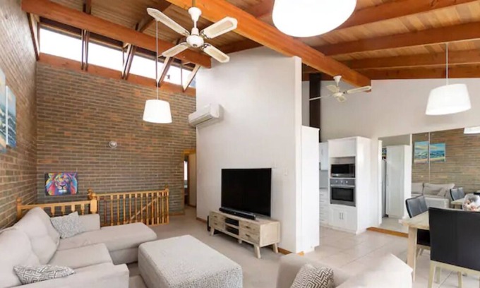 Seacliff Casa | Across THE Road From THE Most Beautiful Beach