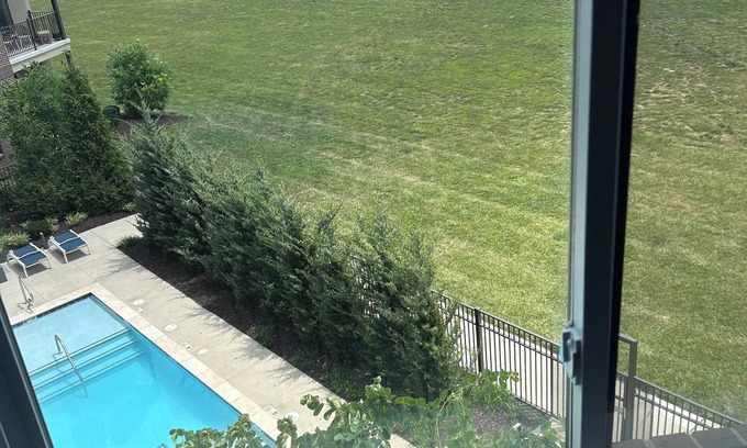 Lenexa Apartamento | Across the street from Lenexa City Market! 1BR Apartment with amenity’s