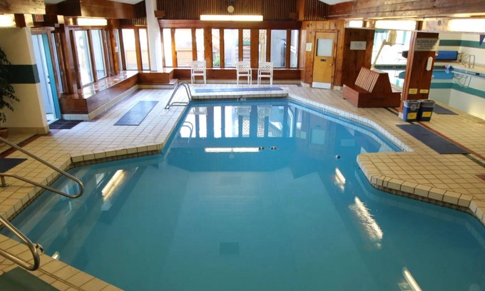 Lincoln Complejo | Across the street from Loon Mountain. Free ski shuttle from your unit!