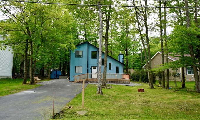 Tobyhanna Chalet De Esquí | ADA-accessible, newly remodeled 3-BR/2-Bath Home