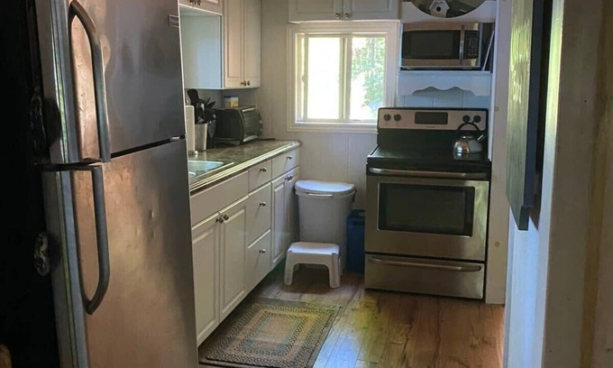 Port Carling Cabina | Ada Lake Cottage - Port Carling couples retreat