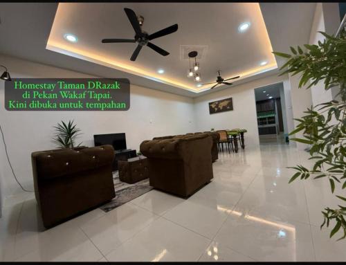 Kampung Kayu Arang Casa | Adam's Nur Homestay Taman D Razak Wakaf Tapai