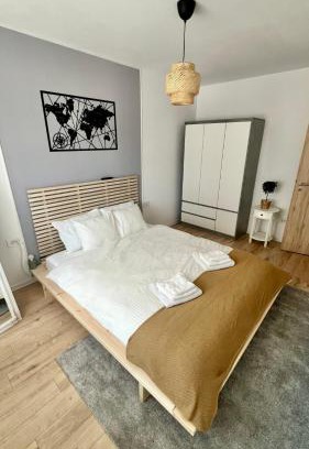 Tractorul Apartamento | Adam's Place