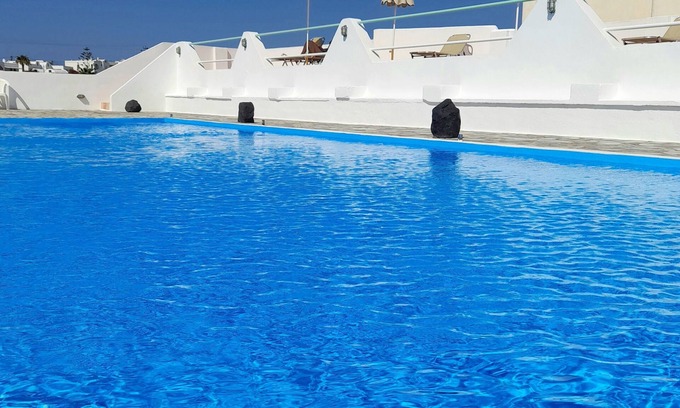 Akrotiri Hotel | Adamastos