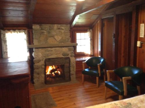 East Kootenay Cabina | Addison's Bungalows