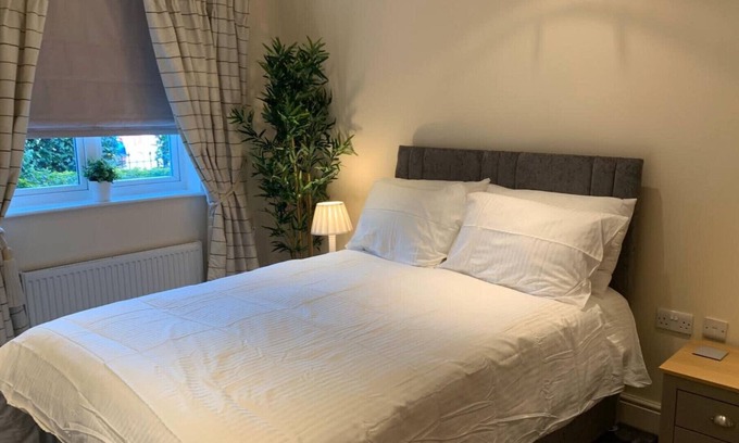 Runnymede Apartamento | Addlestone - Stylish / Modern - Two Bedroom (Two Bathroom) Apartment