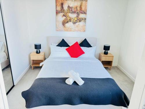 Parkville Apartamento | ADEK Apartments North Melb - 2BR Apt near Melb Zoo with free Parking, Pool & Gym