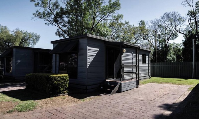 Hackney Otro | Adelaide Caravan Park