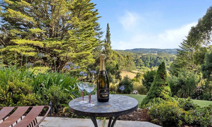 Crafers Casa | Adelaide Hills 4 Bedroom House With Views