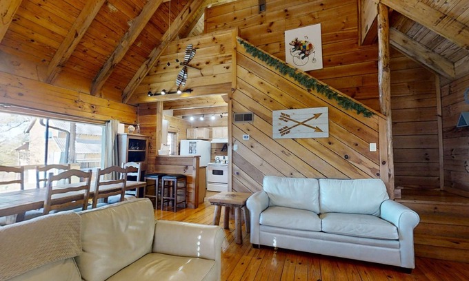 Townsend Cabina | Adelaide's Den 2 Bedroom Cabin by RedAwning