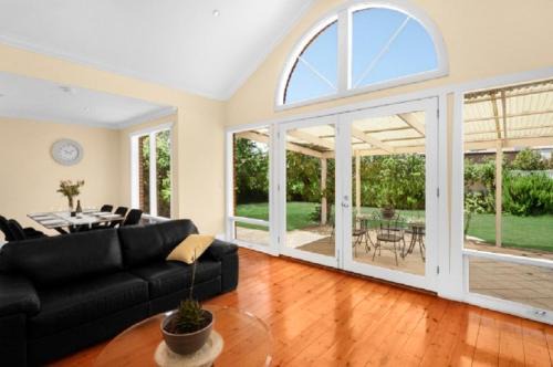 Everard Park Casa | Adelaide Style Accommodation - City to Beach - Free WIFI - Free 3 car parking - Great location