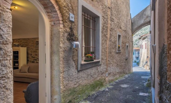 Conscente Apartamento | Apartamento Adelasia en Cisano sul Neva - 6 personas, 2 dormitorios