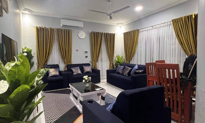 Adentan Apartamento | Adenta-Accra - 3 Beds - Sleeps 6 - Private Parking