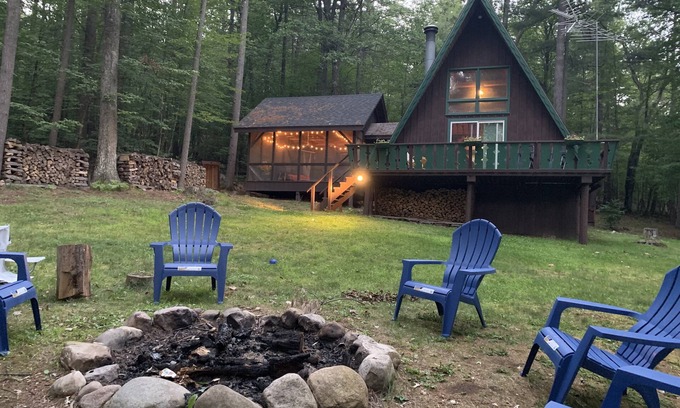 Jay Casa | Adirondack A-frame Cabin across from Lake