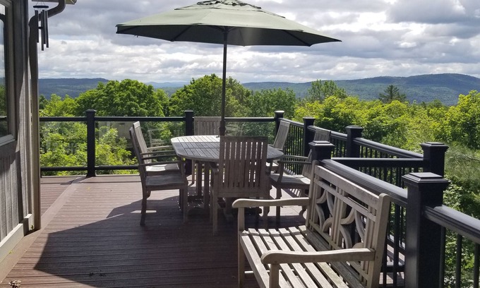 North Lake George Casa | Adirondack cabin w/ large deck & outdoor grill